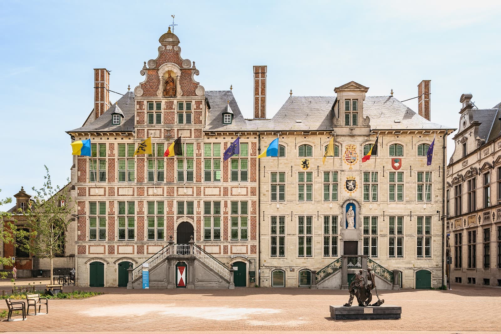 Een plek met geschiedenis, opnieuw geopend voor hedendaagse bedrijvigheid.