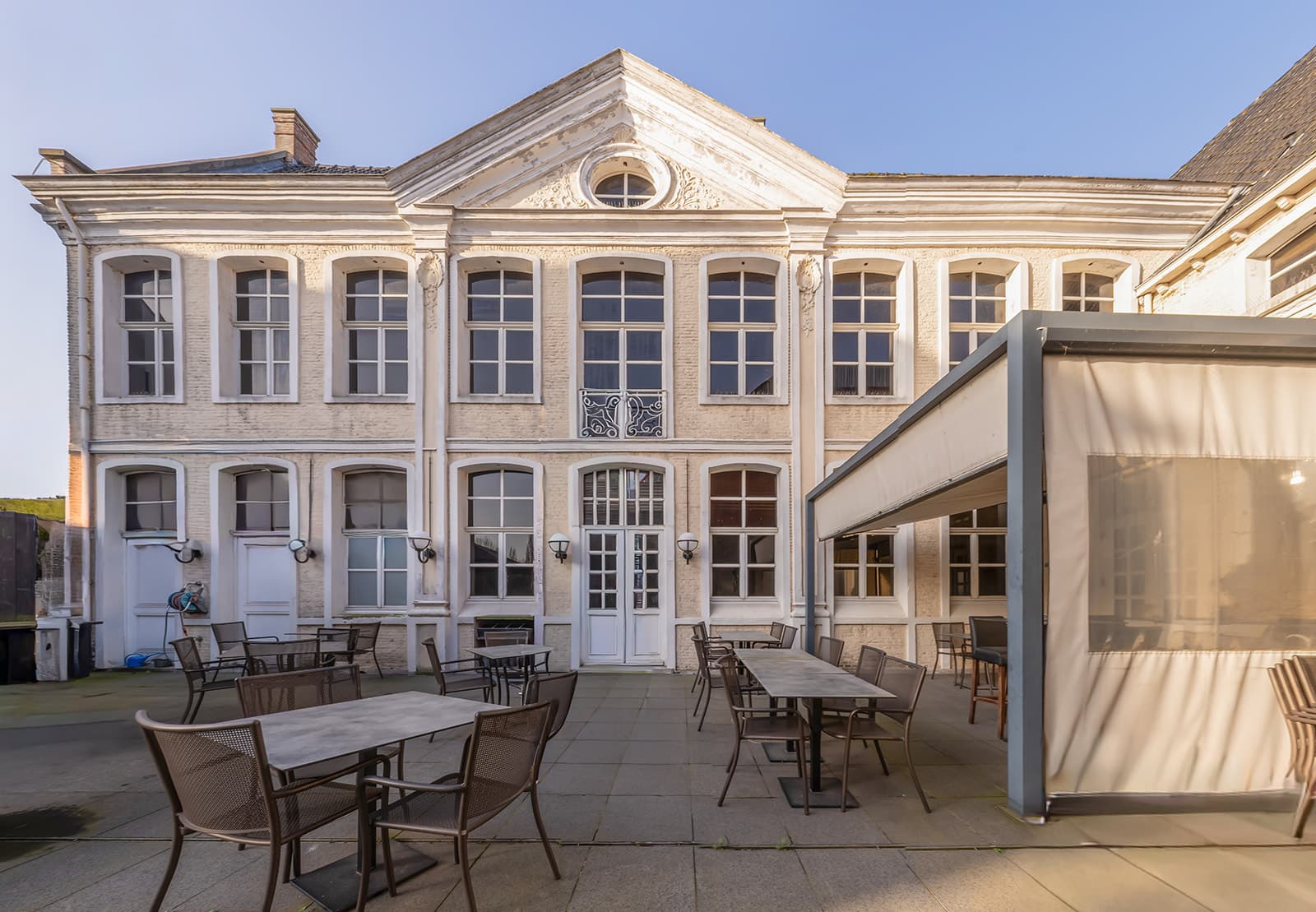 Multifunctioneel bedrijfsgebouw te koop